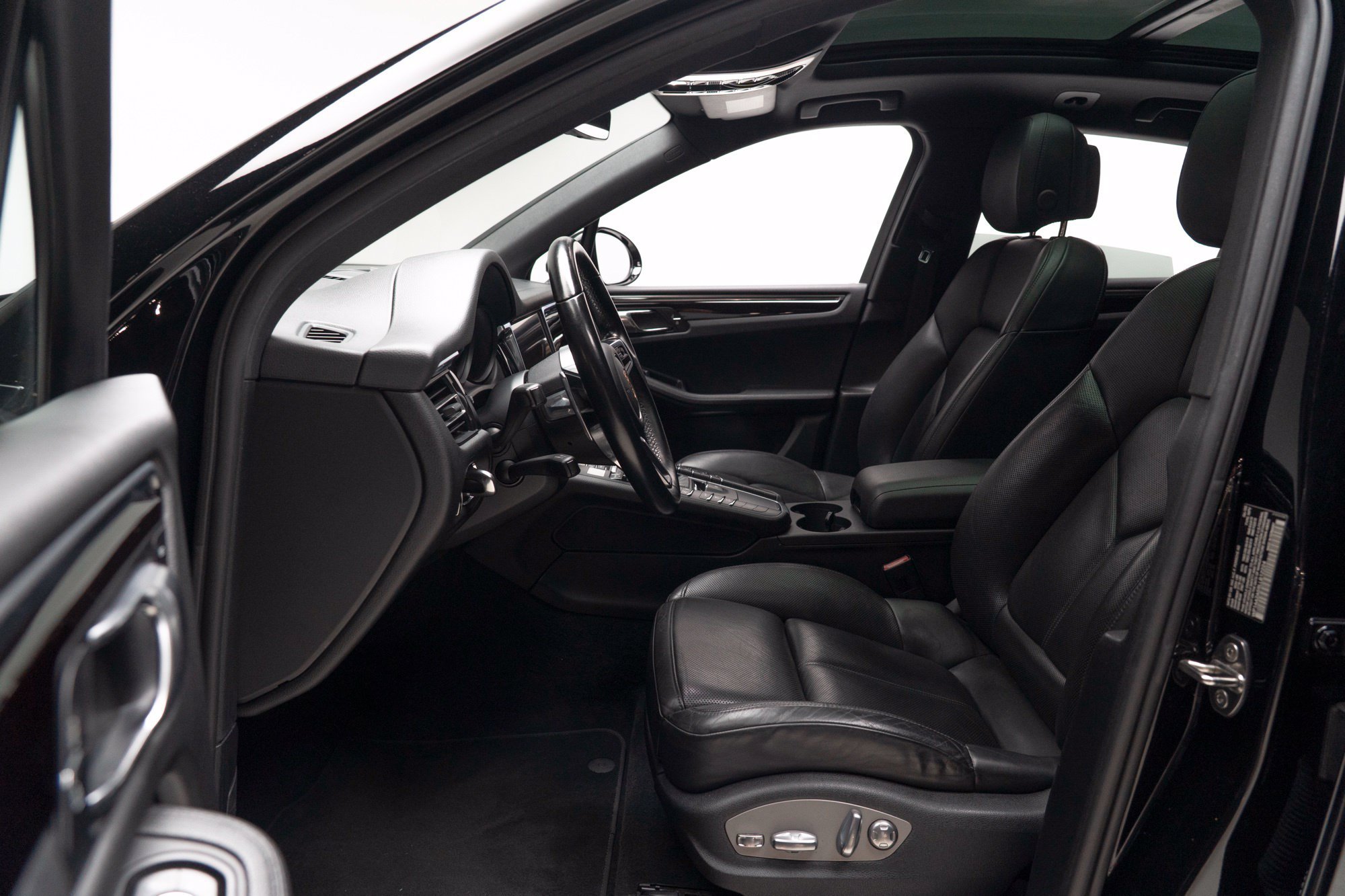 Used 2020 Porsche Macan AWD/4WD image 14