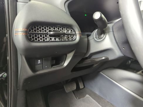 Certified 2025 Honda HR-V Sport image 27