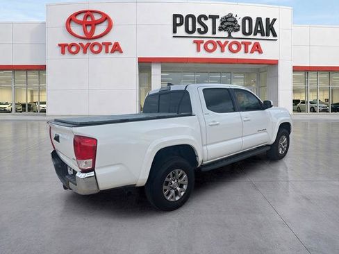 Used 2017 Toyota Tacoma SR5 w/ Tow Package image 6