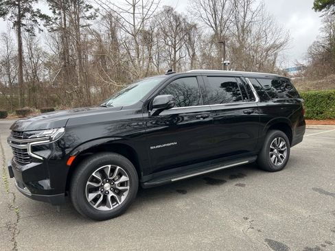 Used 2023 Chevrolet Suburban LT w/ LT Signature Package image 2