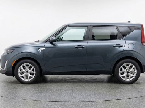 Used 2025 Kia Soul LX w/ LX Technology Package FWD image 5