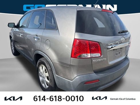 Used 2013 Kia Sorento LX w/ Third Row Pkg image 3