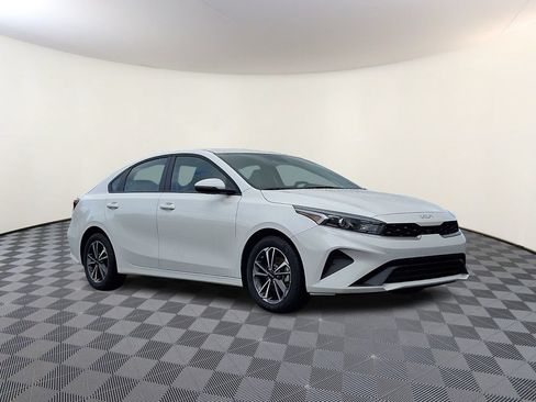 Used 2024 Kia Forte LXS w/ LXS Technology Package FWD image 1