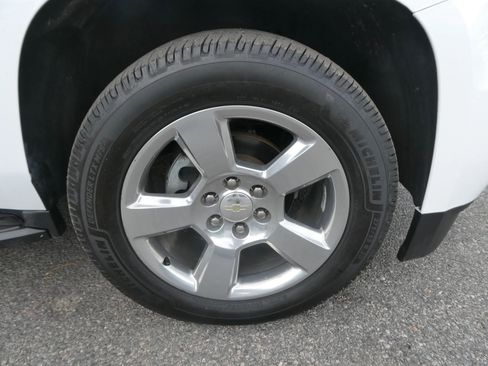 Used 2018 Chevrolet Suburban LT image 38