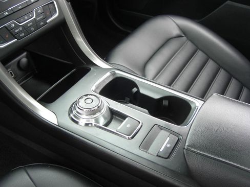 Used 2019 Ford Fusion SEL FWD image 9