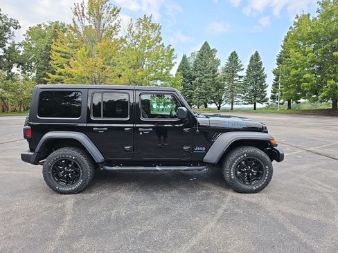 Used 2023 Jeep Wrangler Unlimited w/ Cold Weather Group AWD/4WD image 7