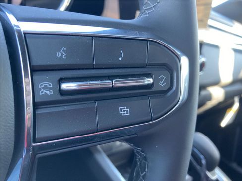 New 2026 GMC Canyon Elevation w/ Convenience Package image 12