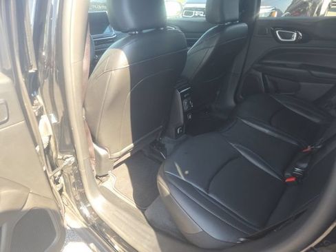 Used 2025 Jeep Compass Limited w/ Sun & Sound Group AWD/4WD image 18