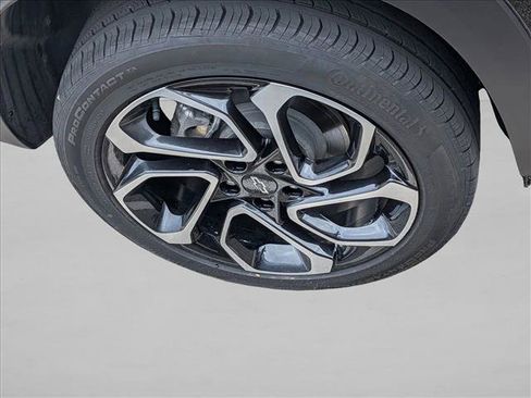 Used 2025 Chevrolet Trax RS FWD image 8