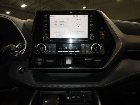 Used 2021 Toyota Highlander XLE AWD/4WD image 10