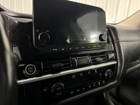 Used 2022 Nissan Pathfinder SL image 9