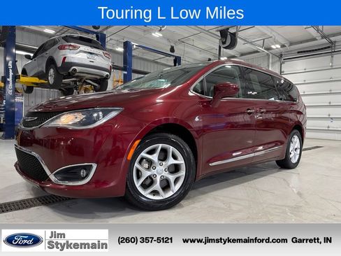Used 2017 Chrysler Pacifica Touring-L w/ Tire & Wheel Group FWD image 1