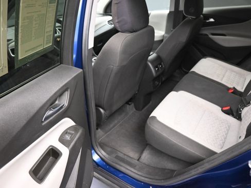Used 2022 Chevrolet Equinox LS w/ LS Convenience Package FWD image 17