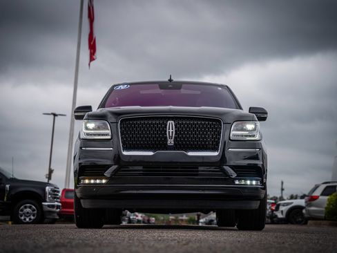 Used 2020 Lincoln Navigator Reserve w/ Equipment Group 208A Reserve AWD/4WD image 4