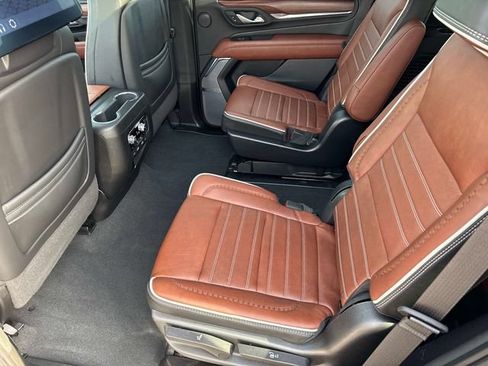 Used 2023 GMC Yukon Denali Ultimate AWD/4WD image 15