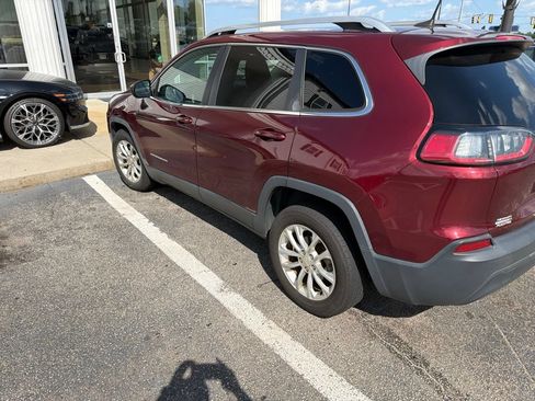Used 2019 Jeep Cherokee Latitude w/ Popular Appearance Group FWD image 3