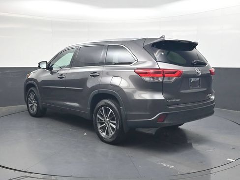 Used 2017 Toyota Highlander XLE AWD/4WD image 6