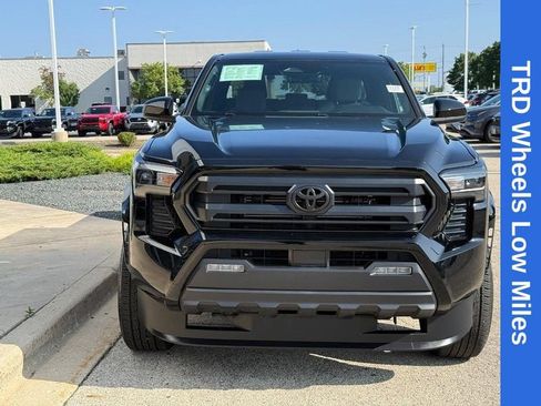 Used 2024 Toyota Tacoma SR5 AWD/4WD image 8