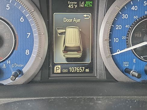 Used 2018 Toyota Sienna XLE image 22