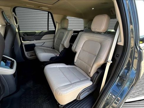 Used 2024 Lincoln Navigator Premiere AWD/4WD image 21