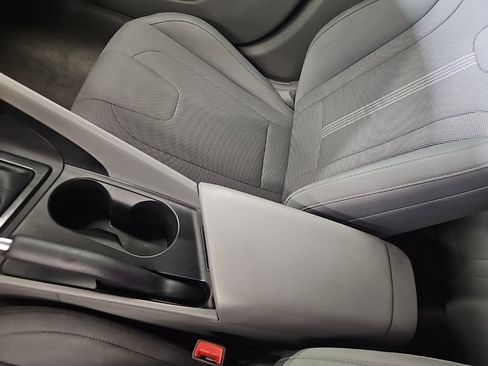 Used 2021 Hyundai Elantra SE image 16