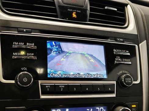 Used 2017 Nissan Altima 2.5 SL w/ Moonroof Package image 10