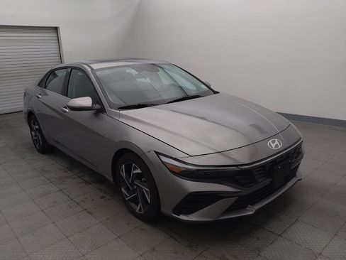 Used 2025 Hyundai Elantra SEL FWD image 13
