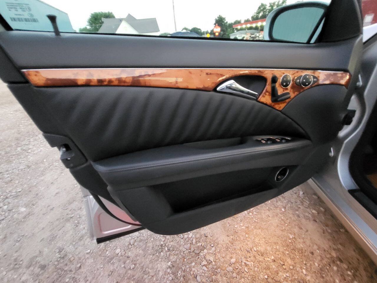 Used 2004 Mercedes-Benz E 500 4MATIC Sedan image 22