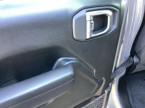 Used 2023 Jeep Wrangler Unlimited Rubicon 4xe w/ Cold Weather Group AWD/4WD image 18