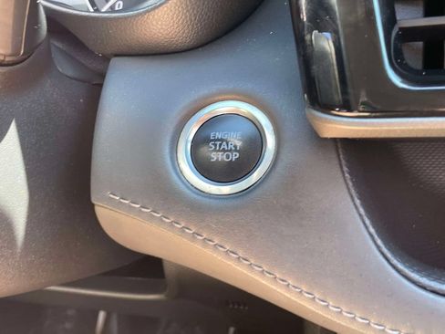 Used 2021 Toyota Highlander XLE FWD image 30