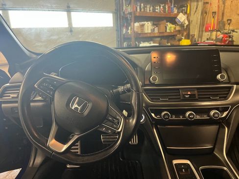 Used 2018 Honda Accord Sport image 5