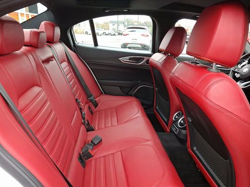 Used 2023 Alfa Romeo Giulia Veloce image 15