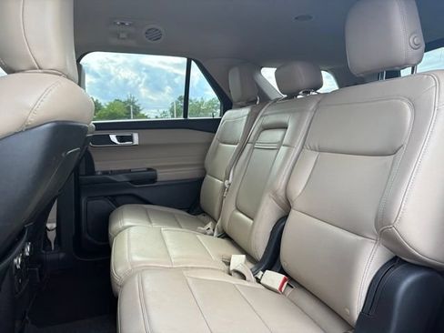 Used 2020 Ford Explorer XLT w/ Equipment Group 202A AWD/4WD image 19
