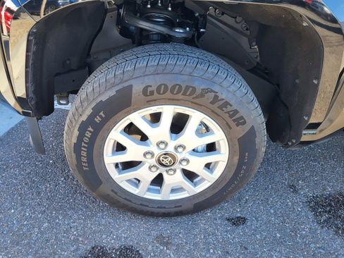 Certified 2025 Toyota Tacoma SR5 image 22