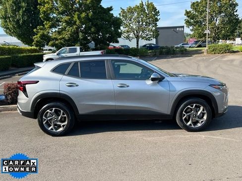 Used 2025 Chevrolet Trax LT w/ LT Convenience Package FWD image 8