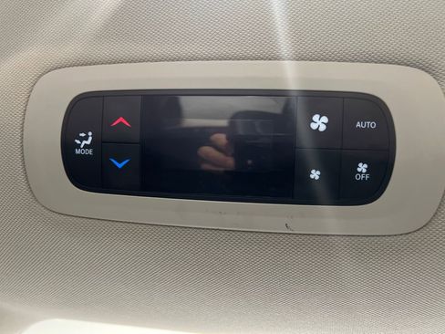 Used 2020 Chrysler Pacifica Touring-L image 27