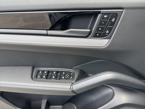 Certified 2026 Porsche Cayenne AWD/4WD image 12