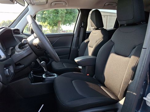 Used 2023 Jeep Renegade Latitude AWD/4WD image 13
