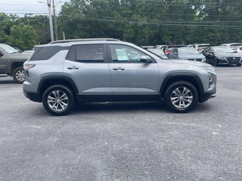 Used 2025 Chevrolet Equinox LT w/ Convenience Package II AWD/4WD image 2