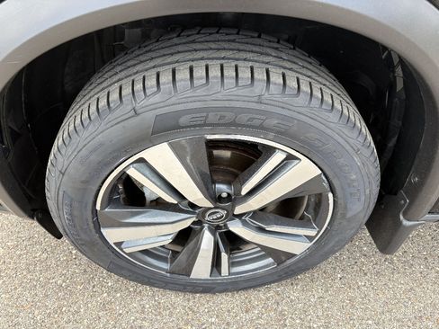 Used 2023 Nissan Rogue SL AWD/4WD image 9
