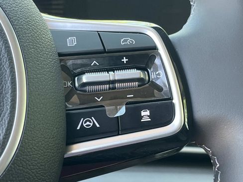 New 2026 Kia Carnival EX FWD image 31