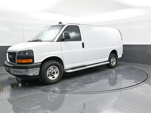 Used 2024 GMC Savana 2500 w/ Driver Convenience Package image 3
