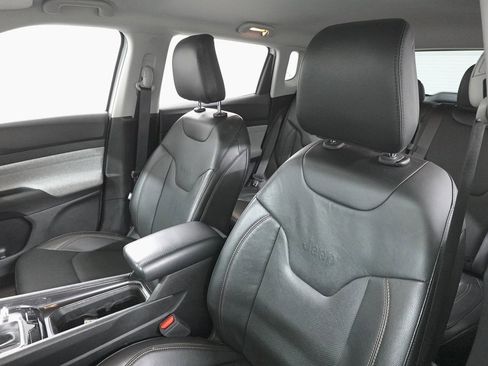 Used 2022 Jeep Compass Latitude image 11