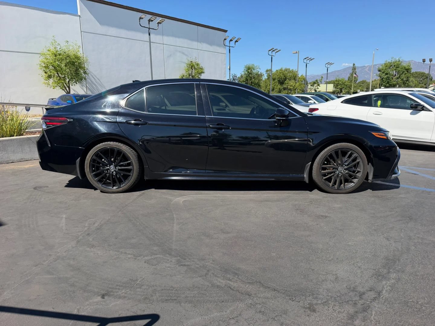 Used 2021 Toyota Camry XSE FWD image 4
