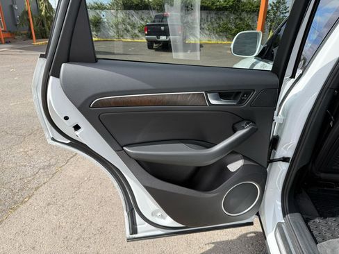 Used 2016 Audi Q5 2.0T Premium Plus w/ Technology Package AWD/4WD image 15