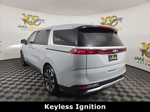 Used 2024 Kia Carnival EX image 7