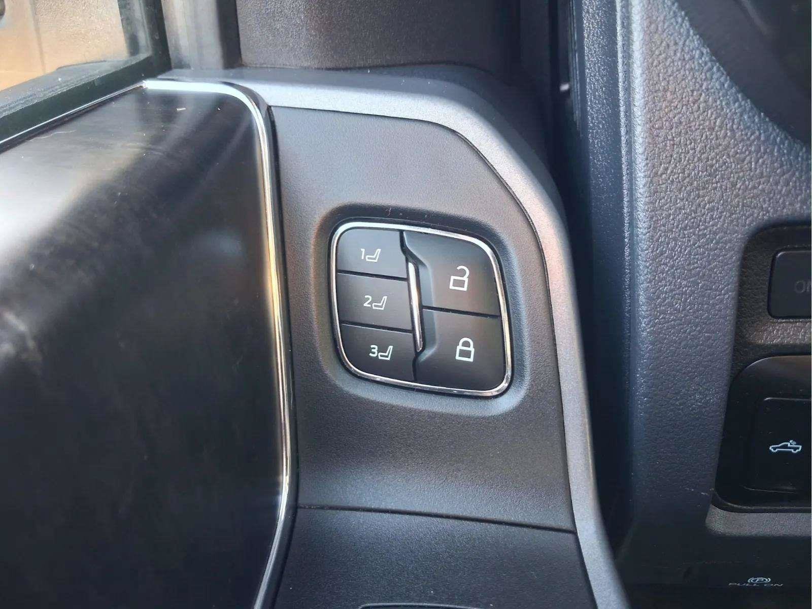 Used 2018 RAM 3500 Laramie AWD/4WD image 15