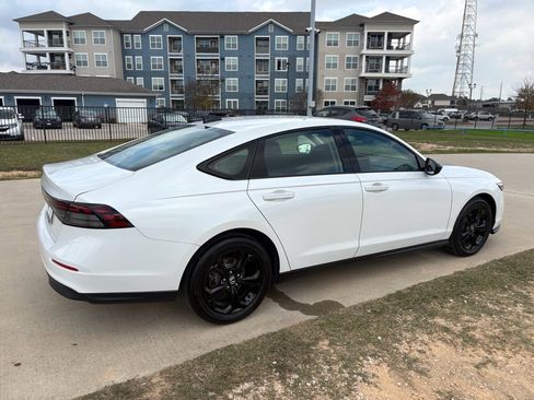 Certified 2025 Honda Accord SE image 8