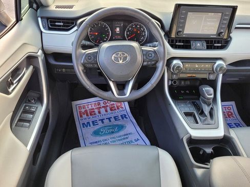 Used 2021 Toyota RAV4 XLE Premium image 7