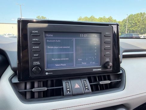 Used 2020 Toyota RAV4 XLE Premium AWD/4WD image 10